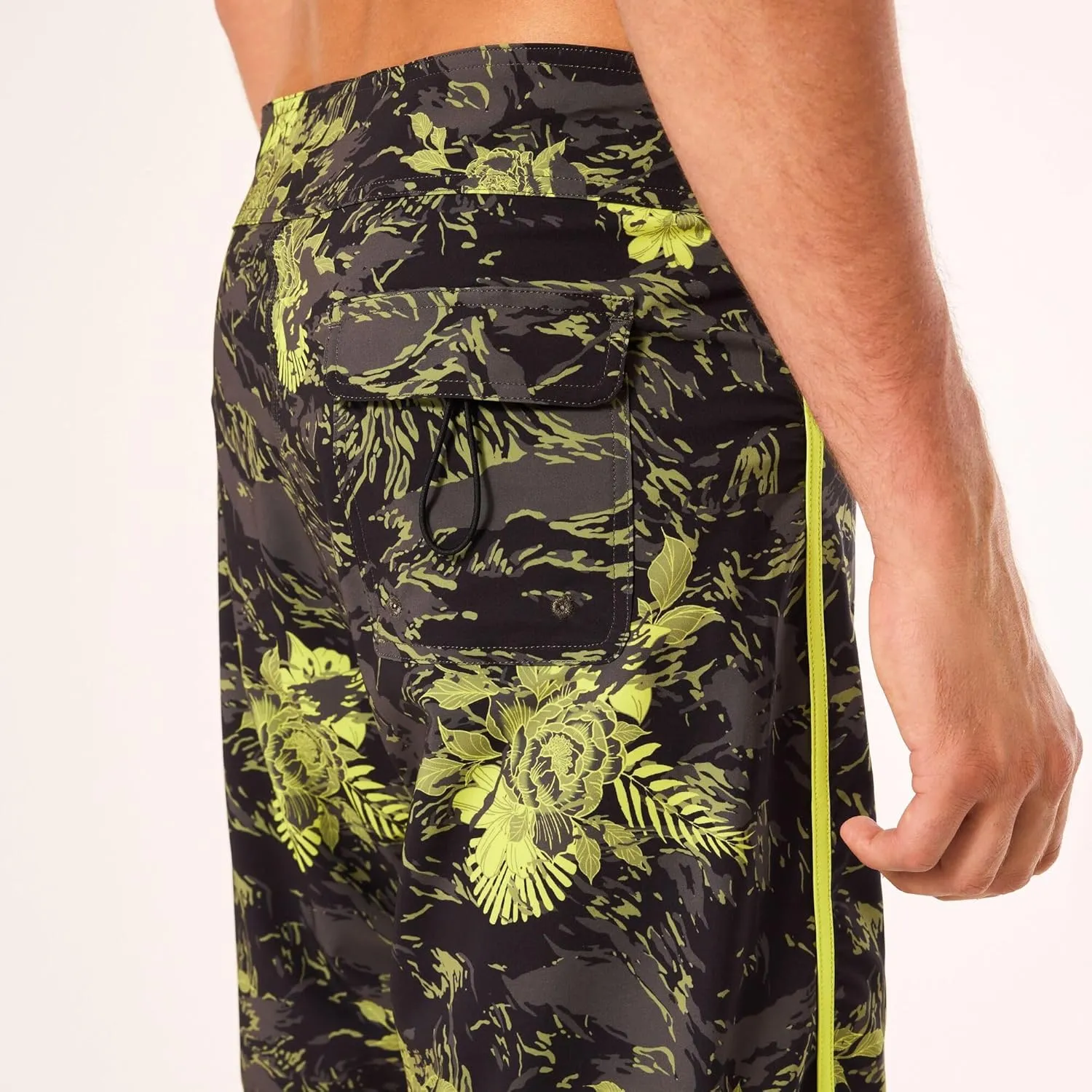 Oakley Men's Palm Florals Recycled 19” Boardshort